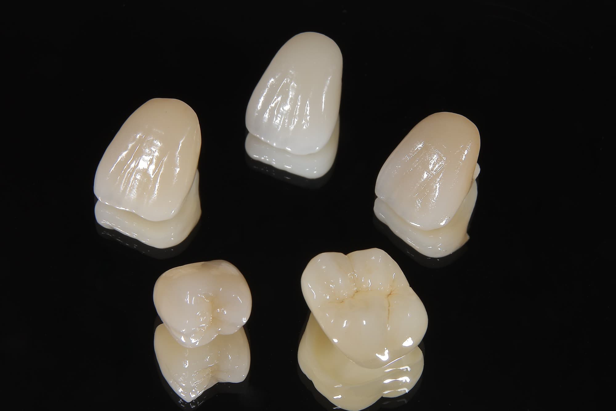 様々なセラミックの歯