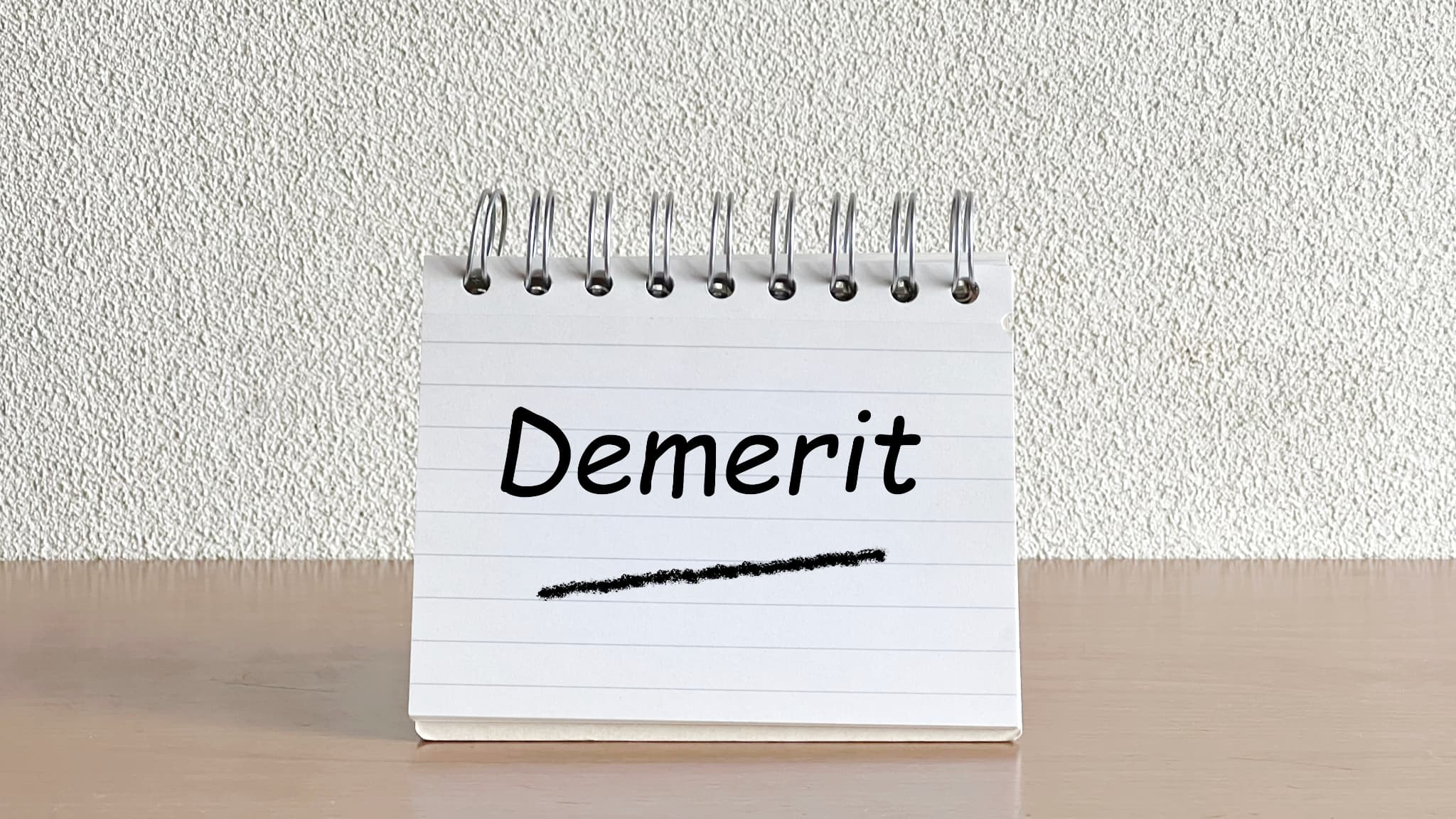 前歯をセラミックにするデメリットのイメージ