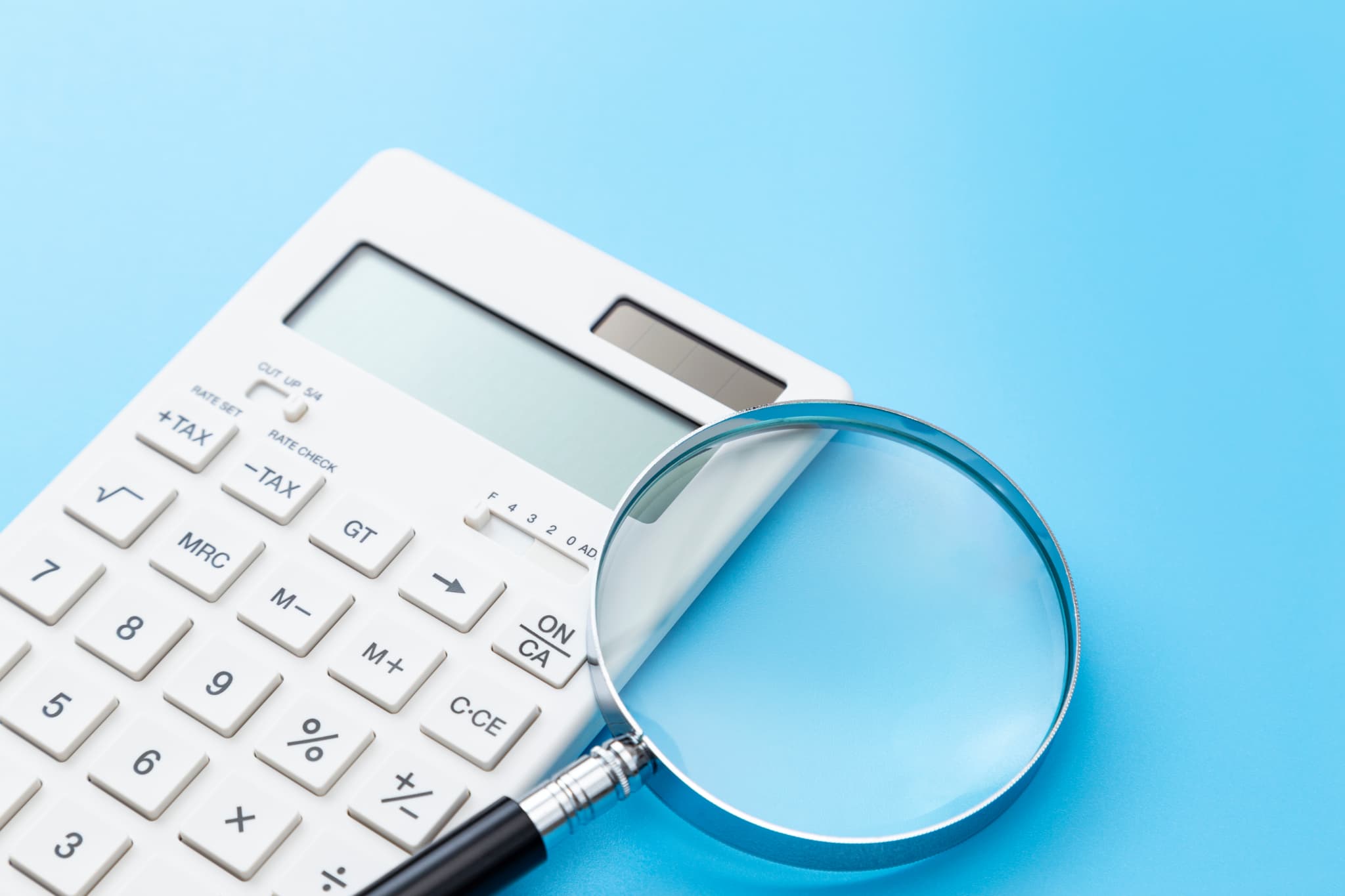 根管治療の費用を確認するイメージ