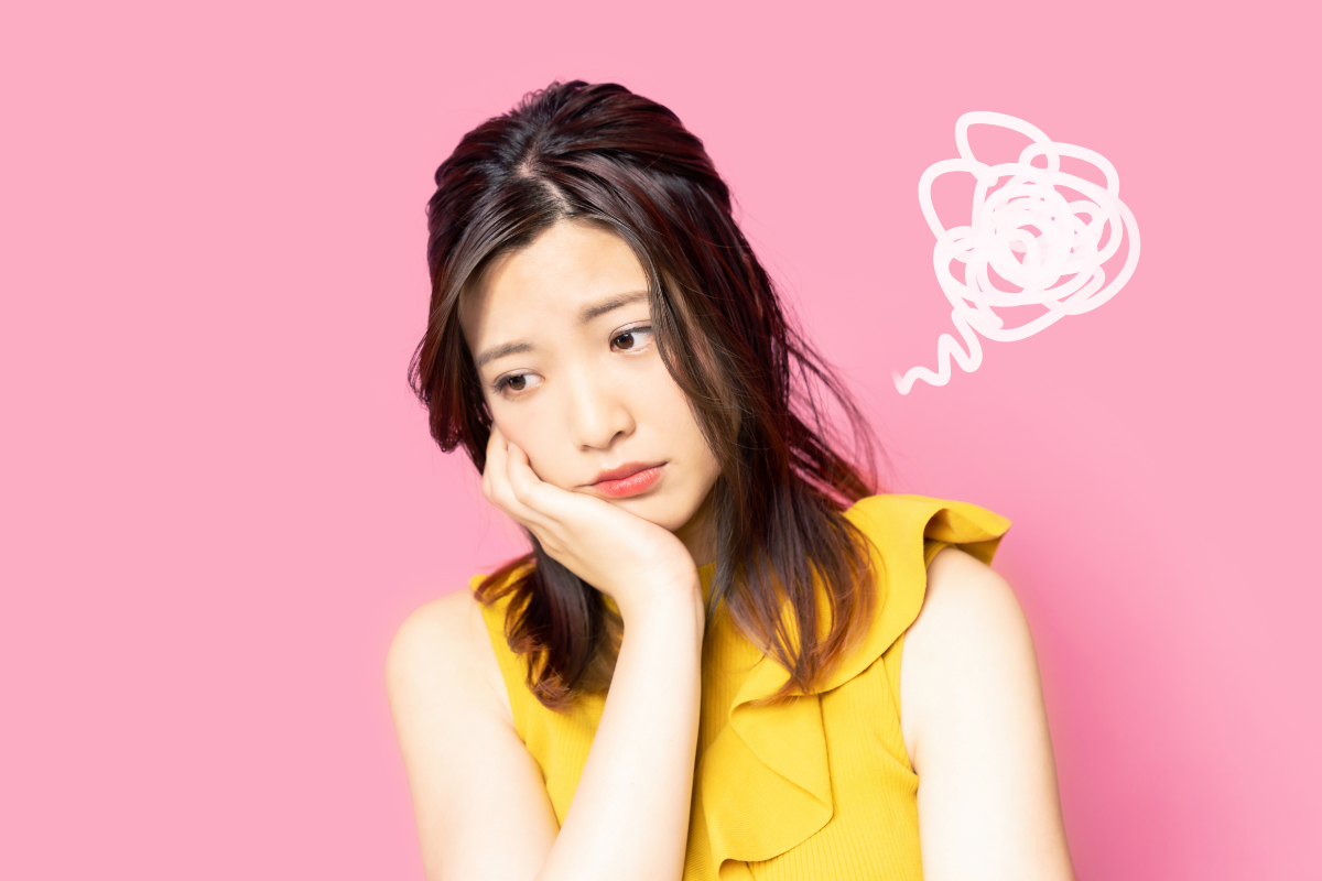 マウスピースが浮くことで困っている女性