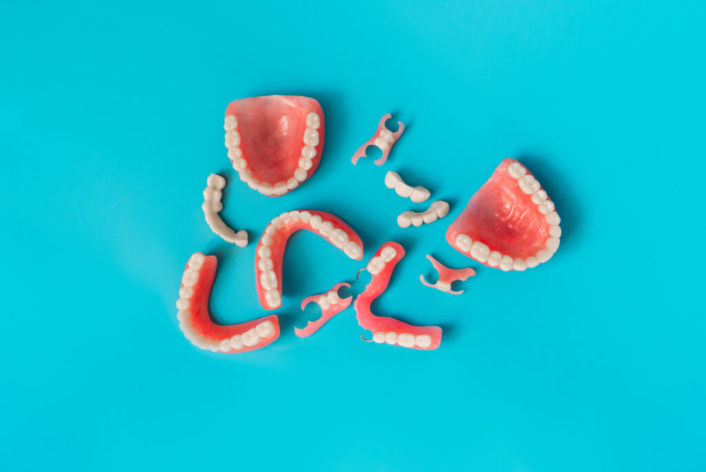 色々な種類の入れ歯