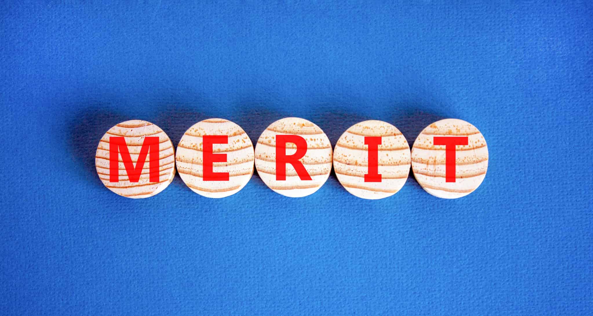 インプラント治療のメリットを示す文字