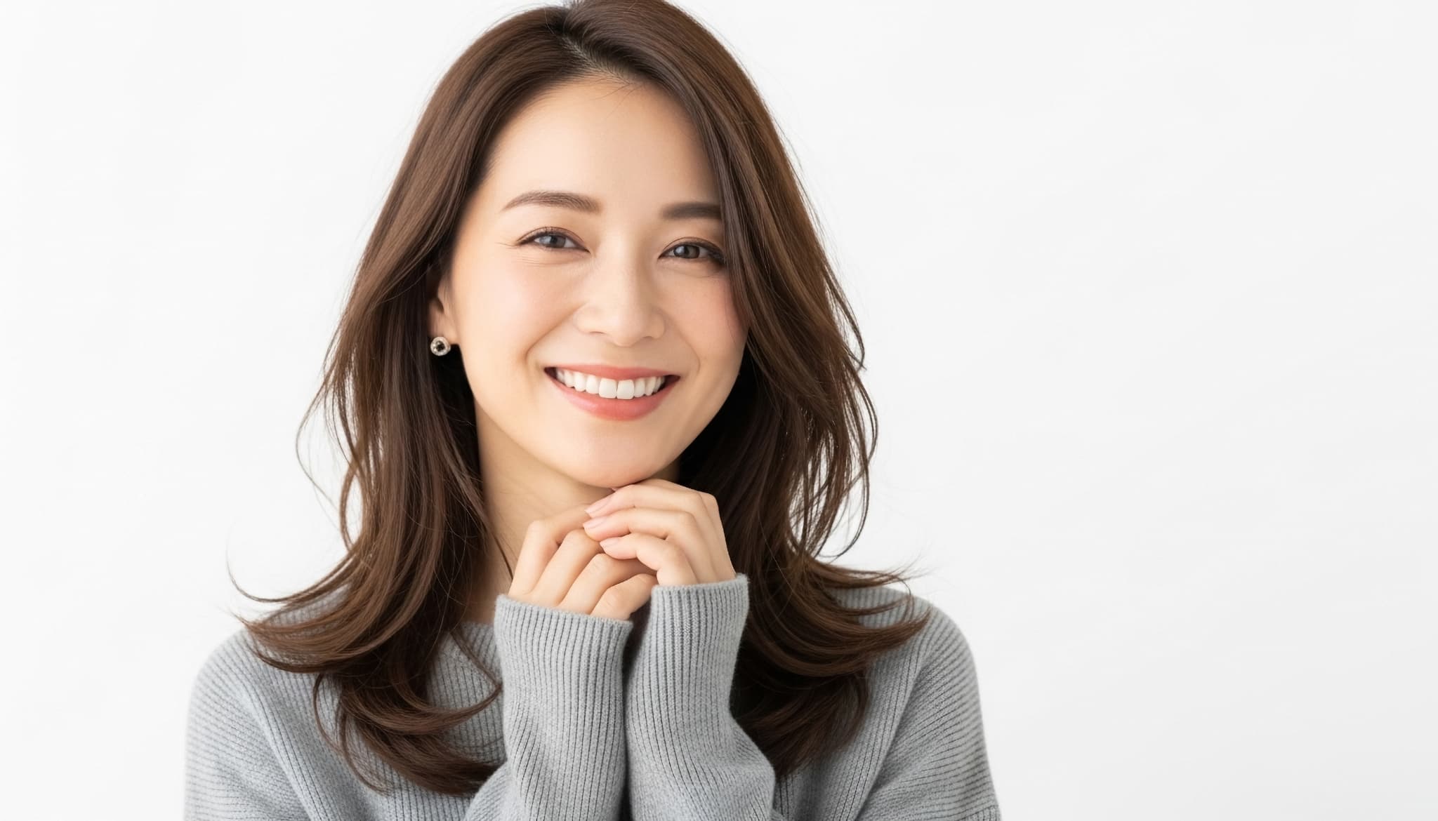 後戻りを防いで綺麗な歯並びになった女性