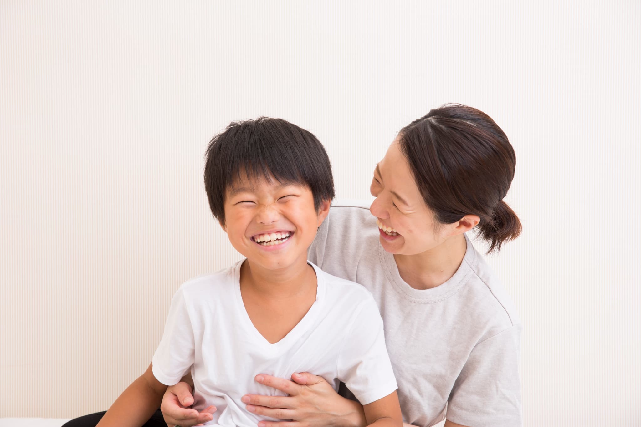 笑顔の母と子ども