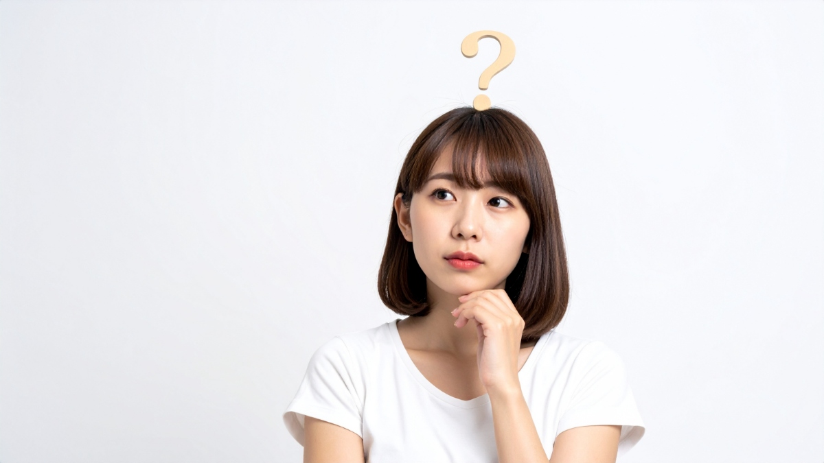 セラミック治療後すぐに食事しても問題ないのか考える女性