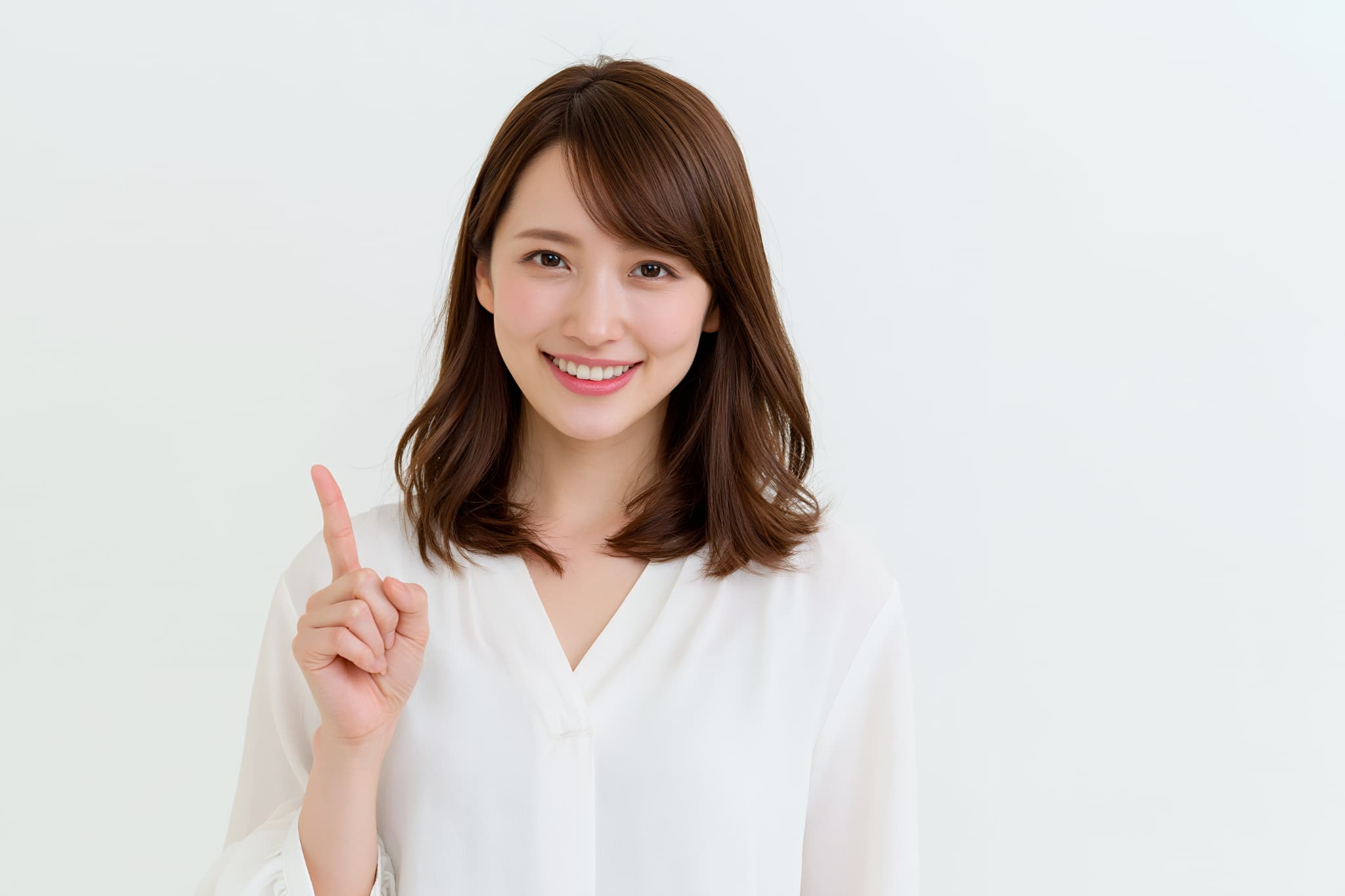 銀歯からセラミックに交換するメリットを伝える女性
