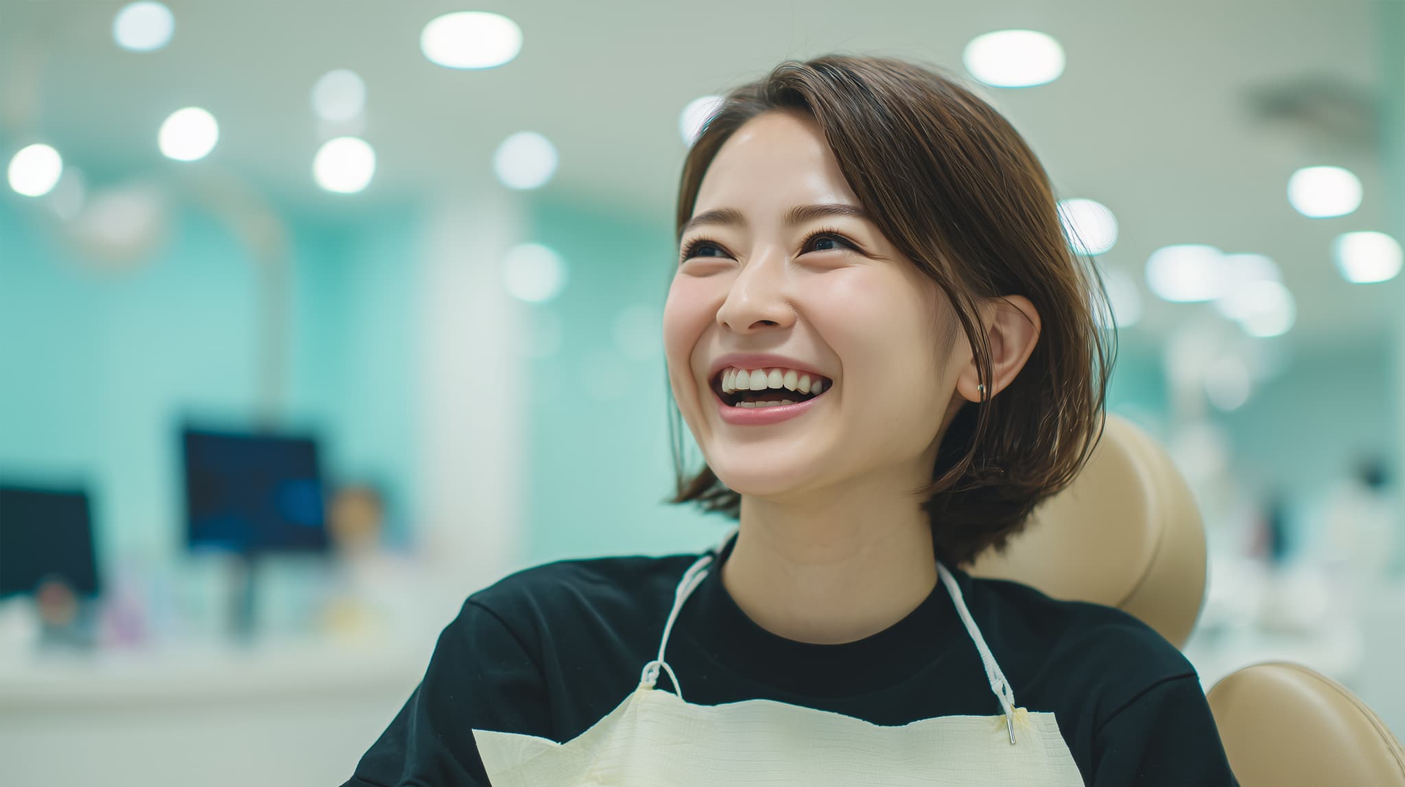 銀歯をセラミックに変えて笑顔に自信が持てるようになった女性